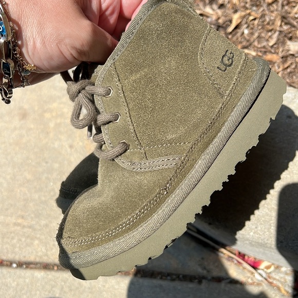 Ugg size 10 boots for toddler in army green - Picture 4 of 4
